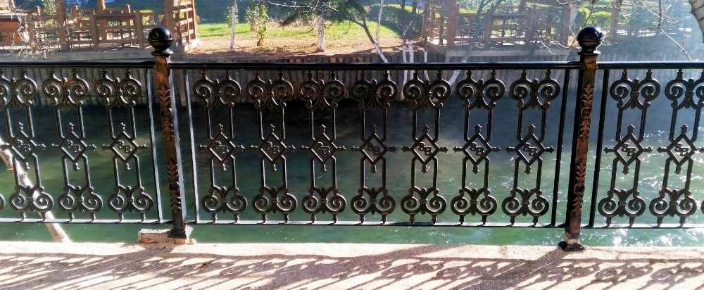 Dış metal korkuluklar