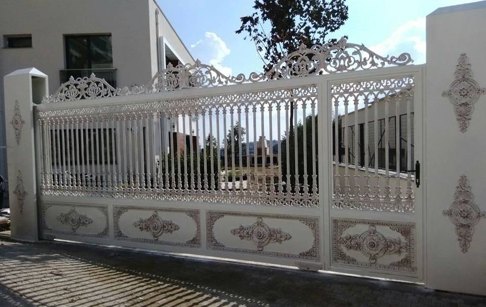 Ferforje villa kapısı
