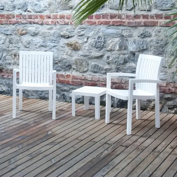 Beyaz plastik sandalye set