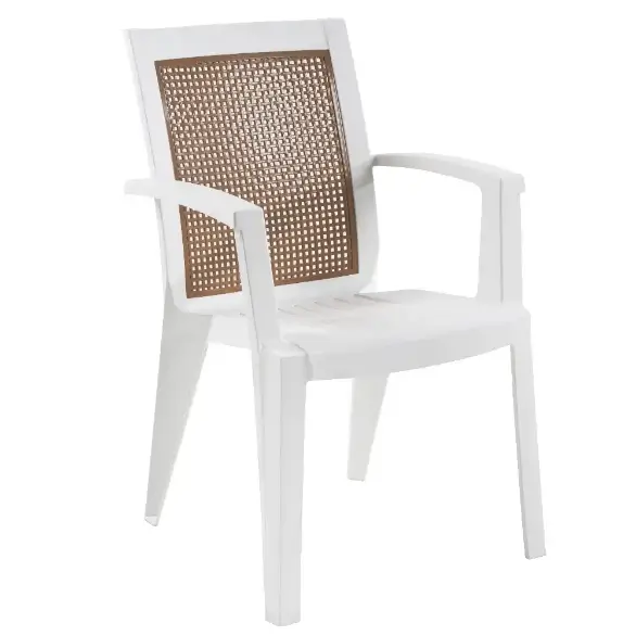 Beyaz plastik kolçaklı sandalye