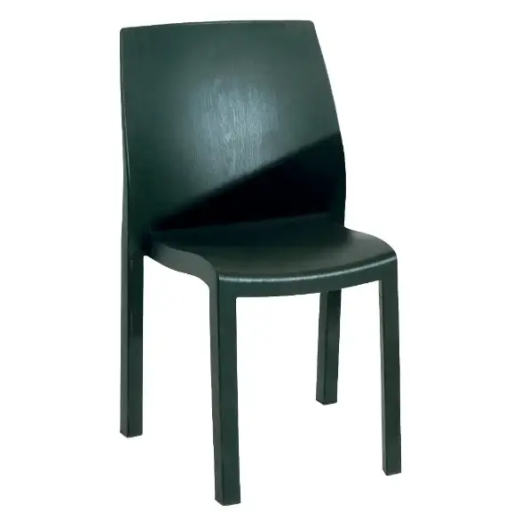 Yeşil plastik sandalye
