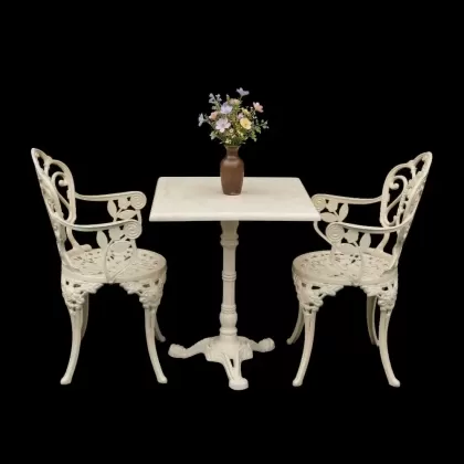 2 kişilik dış mekan bahçe, balkon için alüminyum döküm ferforje kollu gül motifli tek ayak kare masa sandalye takımı gold