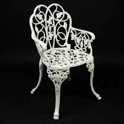 Sarmaşık üzüm kollu döküm sandalye beyaz
